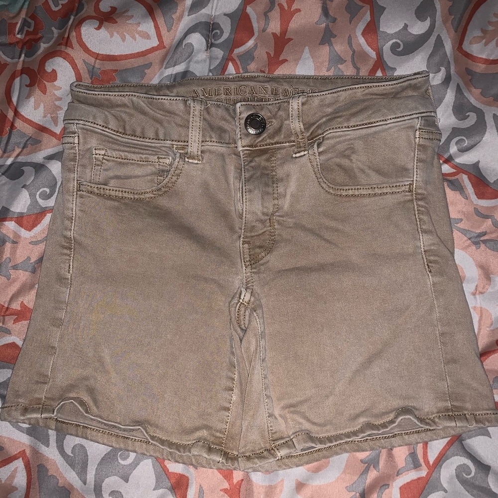 American eagle khaki shorts